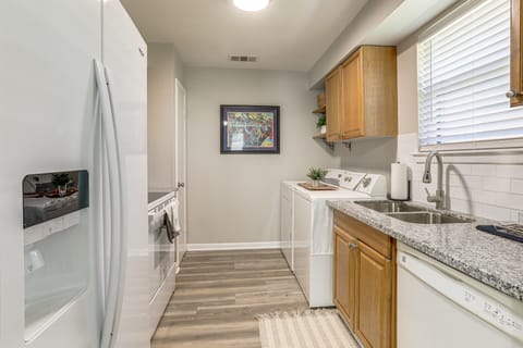 1 Mi to LSU, Tiger Stadium! Lovely Home w/ Parking House in Baton Rouge