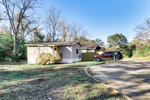 1 Mi to Dtwn Enterprise: Pet-Friendly Home w/ Yard House in Enterprise