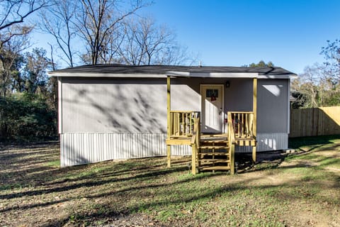 1 Mi to Dtwn Enterprise: Pet-Friendly Home w/ Yard House in Enterprise