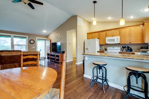 < 2 Blocks to Beach! Pet-Friendly Home in Moclips House in Pacific Beach