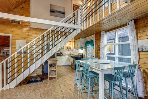 Walk to Trolley! Big Bear Family Cabin w/ Deck House in Big Bear