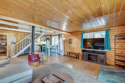 Walk to Trolley! Big Bear Family Cabin w/ Deck House in Big Bear