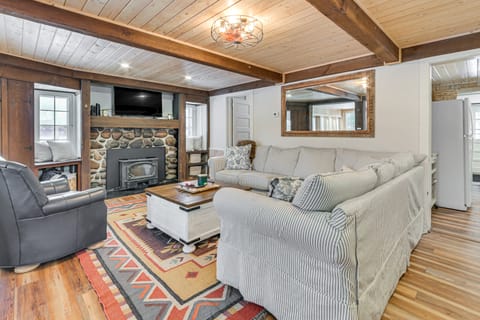 Sturgeon River Gem! Outdoor recreation galore House in Indian River