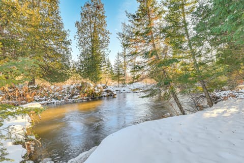 Sturgeon River Gem! Outdoor recreation galore House in Indian River