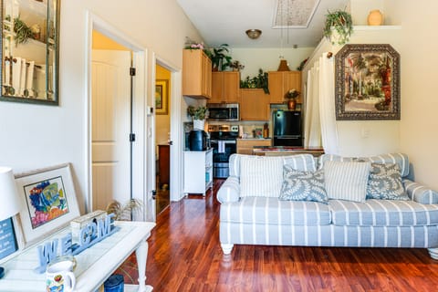 Canal-Front Retreat w/ Hot Tub & Dock in Tavares Apartment in Tavares