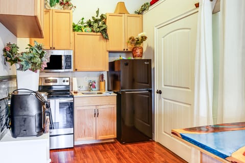 Canal-Front Retreat w/ Hot Tub & Dock in Tavares Apartment in Tavares