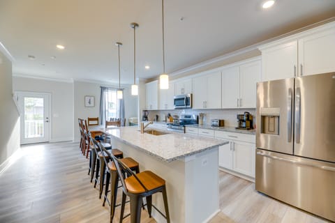 Pool Access! Newly Built Ocean City Townhome Apartment in Ocean City