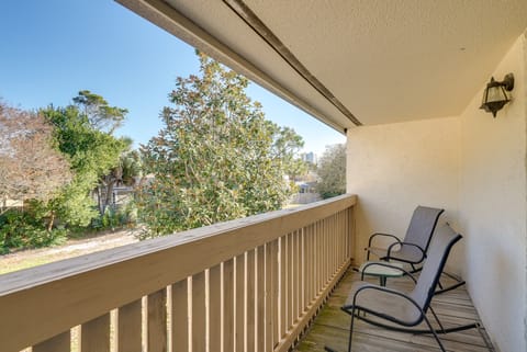 3 Blocks to Beach Access! PCB Resort Condo Apartment in Panama City Beach