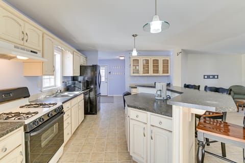 ‘Backcountry Living’ Home Near Hiking in Sprakers! House in Capital District, NY, USA