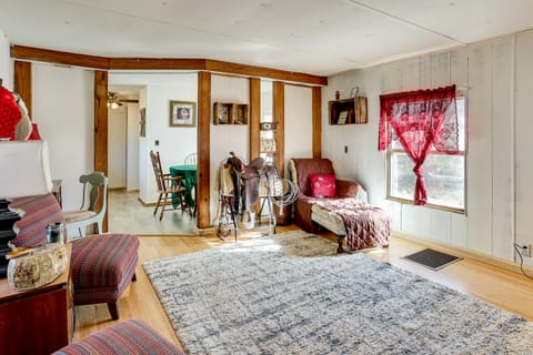 'Antique Farmhouse' in Bethel Springs on Half-Acre House in Tennessee