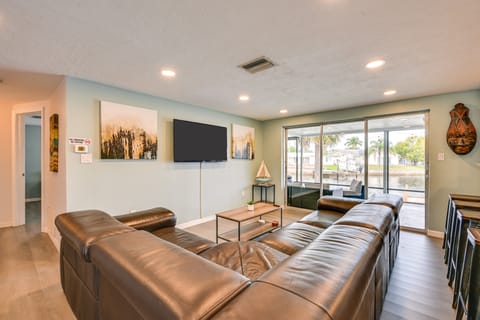 4 Mi to Beach! Waterfront New Port Richey Retreat House in New Port Richey