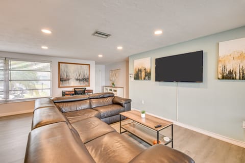 4 Mi to Beach! Waterfront New Port Richey Retreat House in New Port Richey