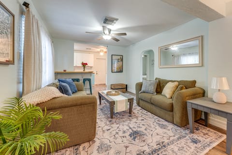 5 Mi to St Pete Beach! Snowbird Home w/ Large Yard House in St Petersburg