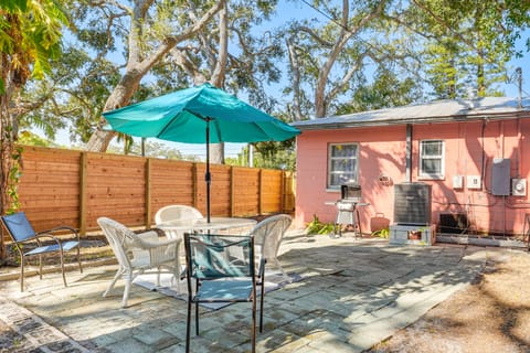 5 Mi to St Pete Beach! Snowbird Home w/ Large Yard House in St Petersburg