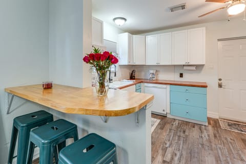 5 Mi to St Pete Beach! Snowbird Home w/ Large Yard House in St Petersburg