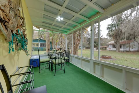 Hawthorne Angler's Cabin w/ Lake + Dock Access! House in Florida