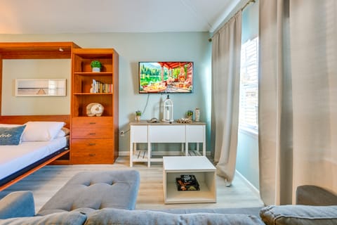 7 Mi to Historic Dtwn! New Port Richey Cottage Apartment in New Port Richey