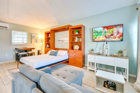 7 Mi to Historic Dtwn! New Port Richey Cottage Apartment in New Port Richey