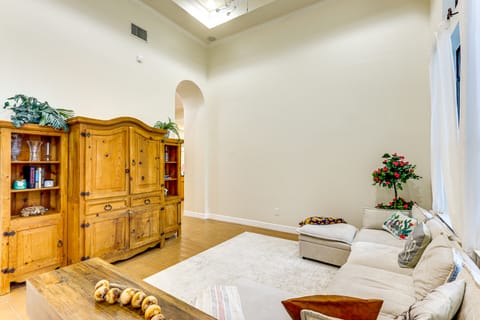 3 Mi to Lake! Belton Getaway w/ Outdoor Kitchen House in Belton