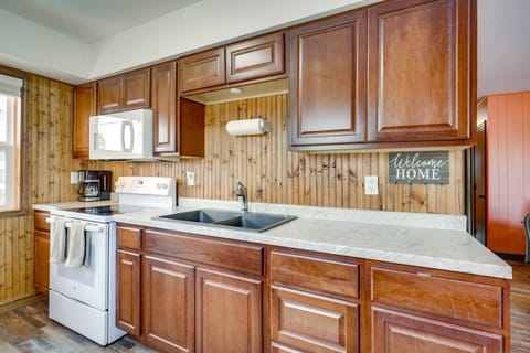 Quiet Lake Nokomis Cabin, 8 Mi to Dtwn Tomahawk! House in Wisconsin