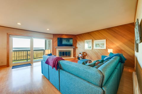 Stunning Ocean Views! Oregon Coast Condo Apartment in Gearhart