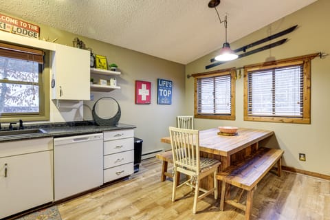 Crystal Mountain Cabin: Ski, Golf & Explore! House in Michigan