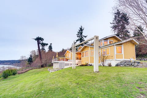 Uninterrupted Water Views! Whidbey Island Getaway House in Greenbank