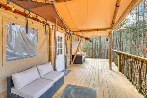 16 Mi to Lookout Mtn: Glamping Tent w/ Hot Tub House in Alabama