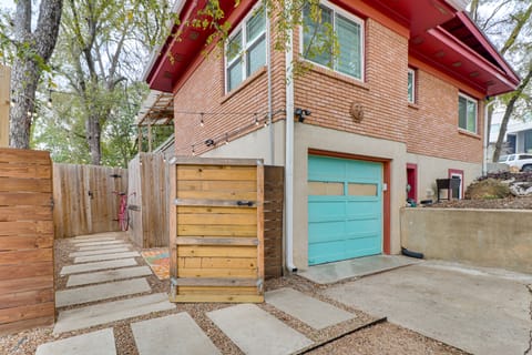 3 Mi to Dtwn Austin! Sleek Apt w/ Private Patio Apartment in Austin