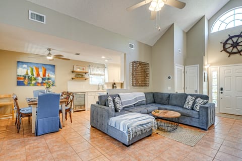 5 Blocks to Shore: PCB Escape w/ Screened Porch House in Sunnyside