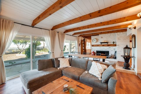 Spacious Riverside Farmhouse, Perfectly Located House in Riverside