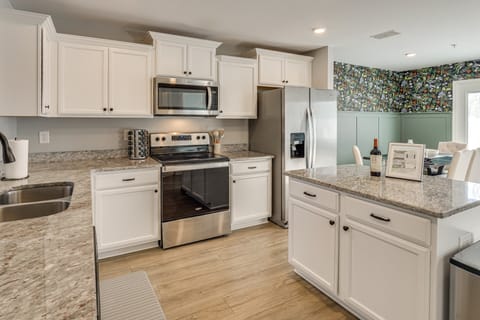 Quiet & Comfy Spring Hill Townhome w/ WFH Setup Apartment in Columbia