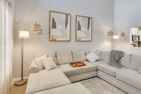 Quiet & Comfy Spring Hill Townhome w/ WFH Setup Apartment in Columbia