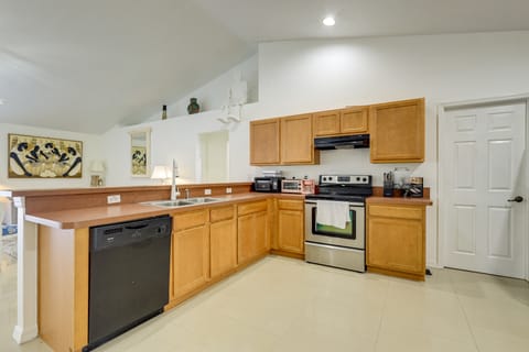 Family Retreat w/ Yard: 17 Mi to Equestrian Center House in Florida