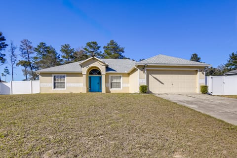 Family Retreat w/ Yard: 17 Mi to Equestrian Center House in Florida