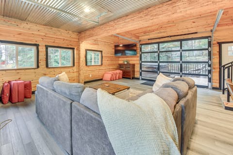 Hot Tub & Fire Pit: Getaway on Pend Oreille River House in Idaho