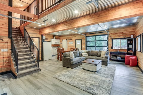 Hot Tub & Fire Pit: Getaway on Pend Oreille River House in Idaho