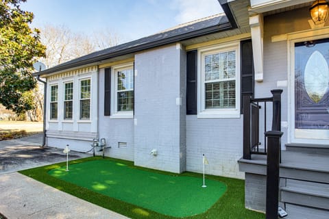 Pool, Patio & Putting Green: Manchester Getaway House in Tennessee