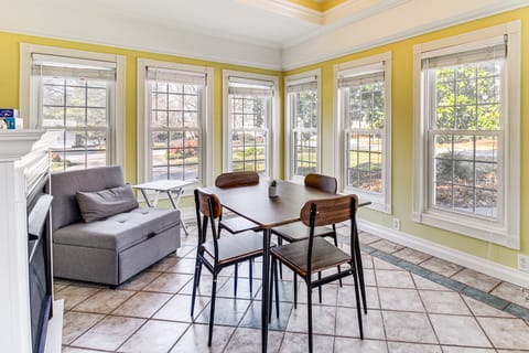 Pool, Patio & Putting Green: Manchester Getaway House in Tennessee