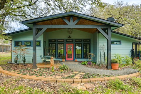 Texoma Retreat w/ Yard, Fire Pit & Boat Parking House in Lake Texoma