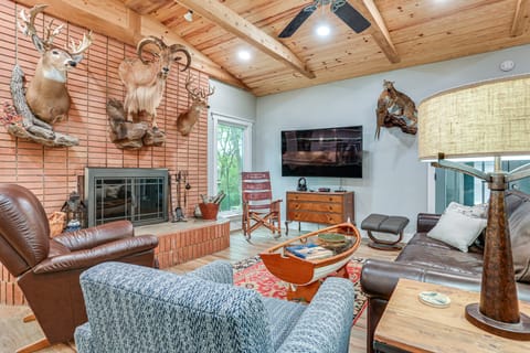 Texoma Retreat w/ Yard, Fire Pit & Boat Parking House in Lake Texoma
