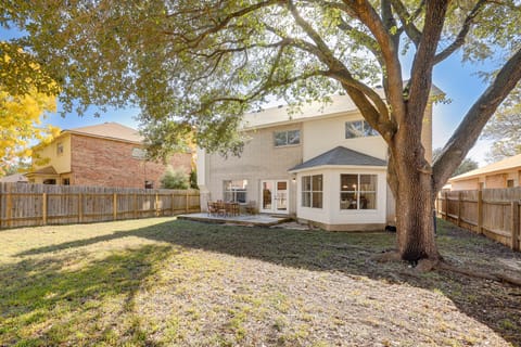 4 Mi to Six Flags: Family Retreat in San Antonio! House in San Antonio