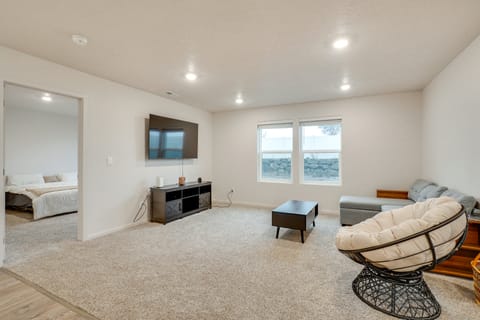 Walk to The Plains Golf Course: Getaway in Cheney! House in Washington