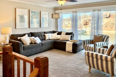 Community Perks! Lakefront Unit in Osage Beach Apartment in Osage Beach