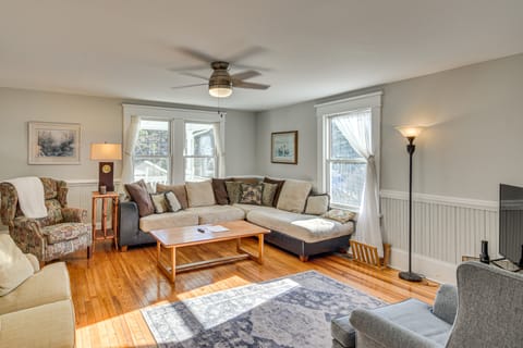 'The Mountain House Inn' Montebello Stay By Trails House in Massies Mill