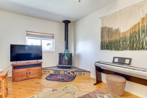 Easy Uptown Access! Charming ABQ Home w/ Yard House in Albuquerque