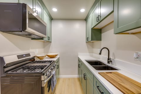 1 Mi to LLUMC! Loma Linda Home w/ Shared Patio Apartment in Loma Linda