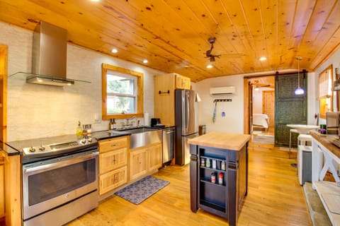 1 Mi to Desoto Park: Scenic Escape w/ Fire Pit! House in Valley Head