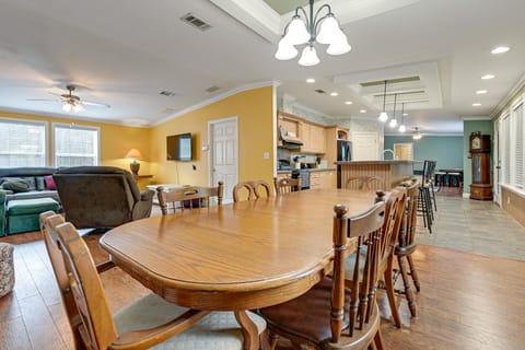 Weeki Wachee Family Getaway: Canal-Front Home House in Florida