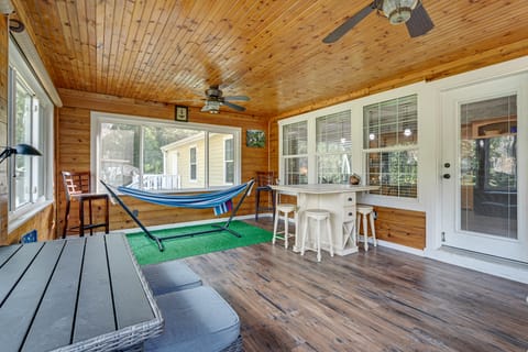 Weeki Wachee Family Getaway: Canal-Front Home House in Florida